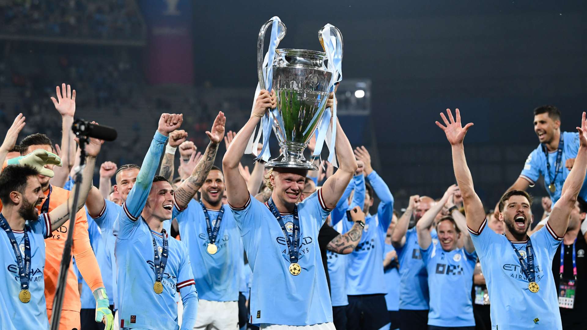 备受期待的 备受期待的