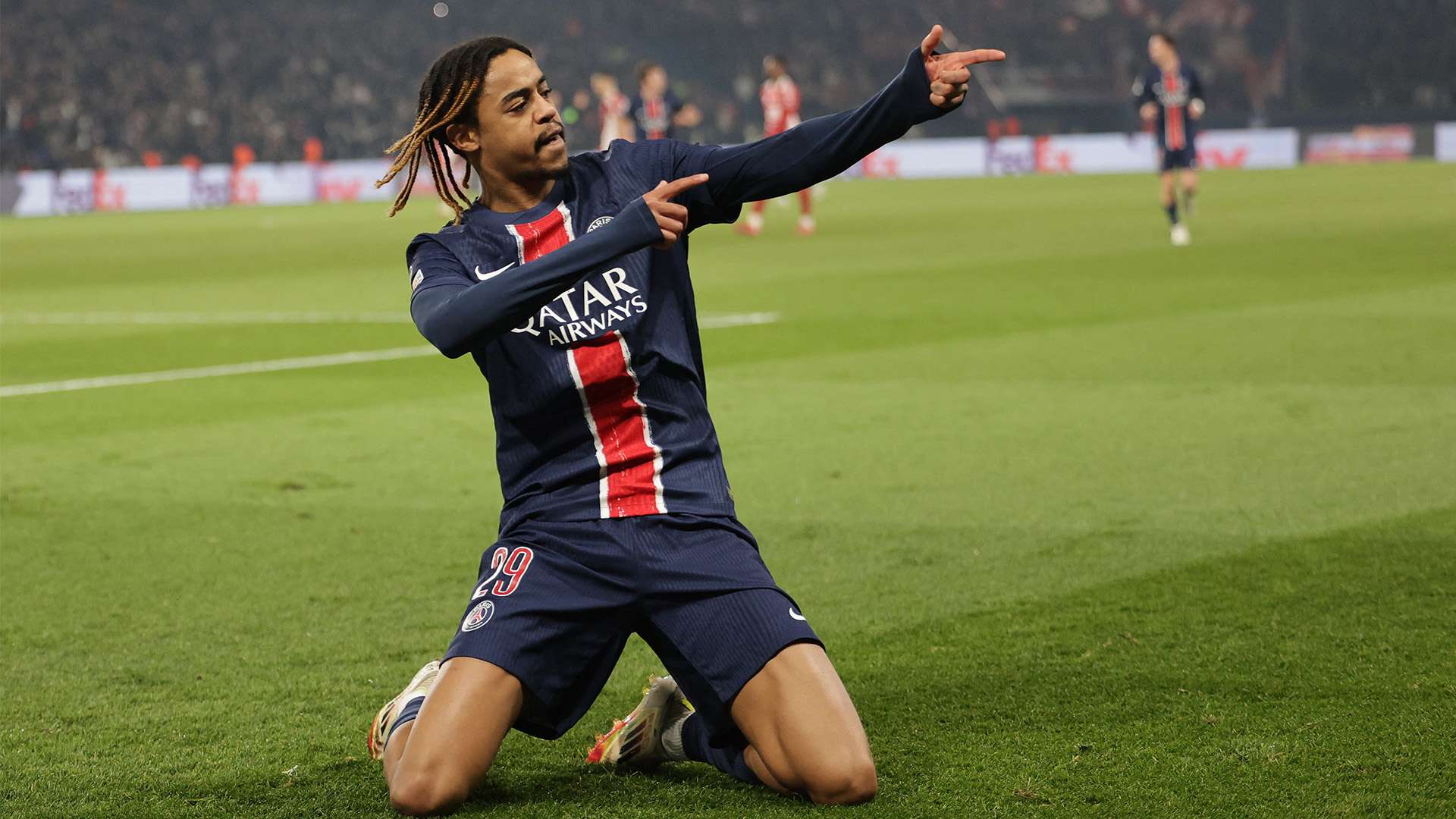 中展示出更 中展示出更